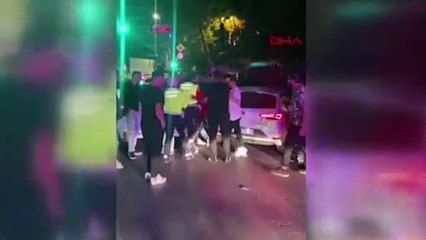 3 araçlı kaza sonrası taraflar birbirine girdi! Çok sayıda gözaltı