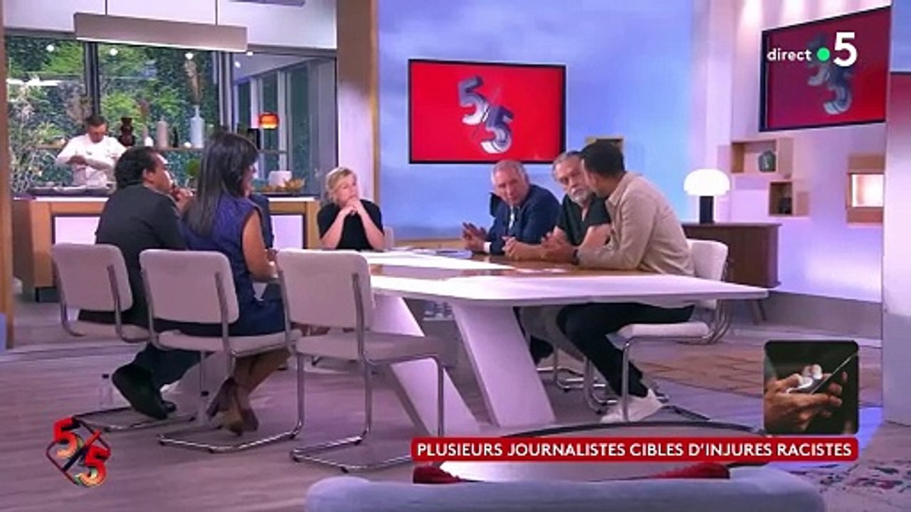 Après Karim Rissouli, Mohamed Bouhafsi de "C à vous" communique sur les messages racistes qu'il reçoit : "Qu'on arrête de me traiter de bougnoul, de bicot...  Je suis Français, journaliste, citoyen, c'est tout"