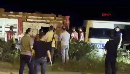 Tuğla yüklü TIR’daki gizli bölümden 30 kaçak göçmen çıktı