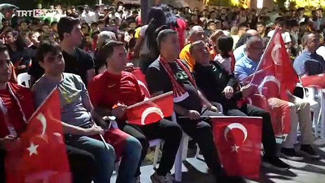 Şırnaklılar Türkiye-Çekya maçını kurulan dev ekrandan izledi