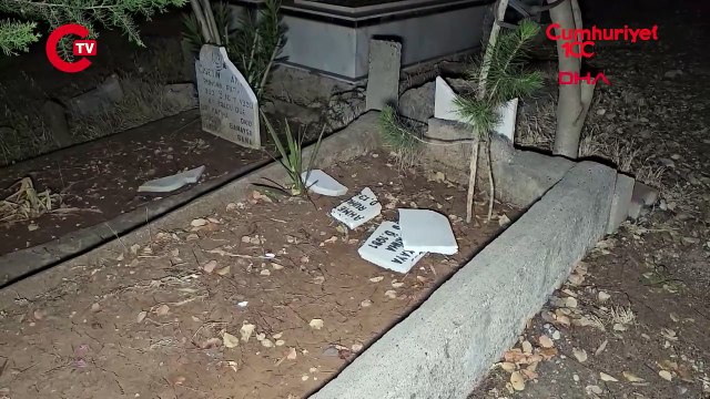 Adana'da mezar taşlarına saldırı!