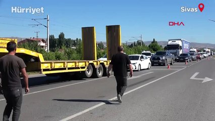 Sivas’ta yakıt yüklü tanker ile otomobil çarpıştı
