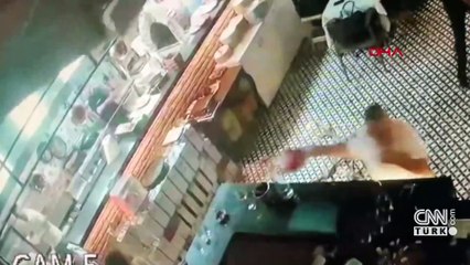 Restoranda asma tavan böyle çöktü!