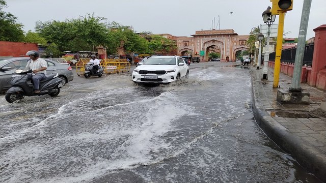 Monsoon Update : राजस्थान के भरतपुर—धौलपुर सहित सात जिलों में तेज बारिश का अलर्ट, जानें आपके शहर में कैसा रहेगा मौसम