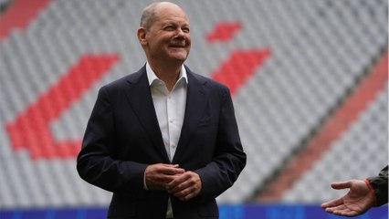 Spott für Olaf Scholz wegen Auftreten bei Fußball-EM: "Wirkt wie ein Fremdkörper"