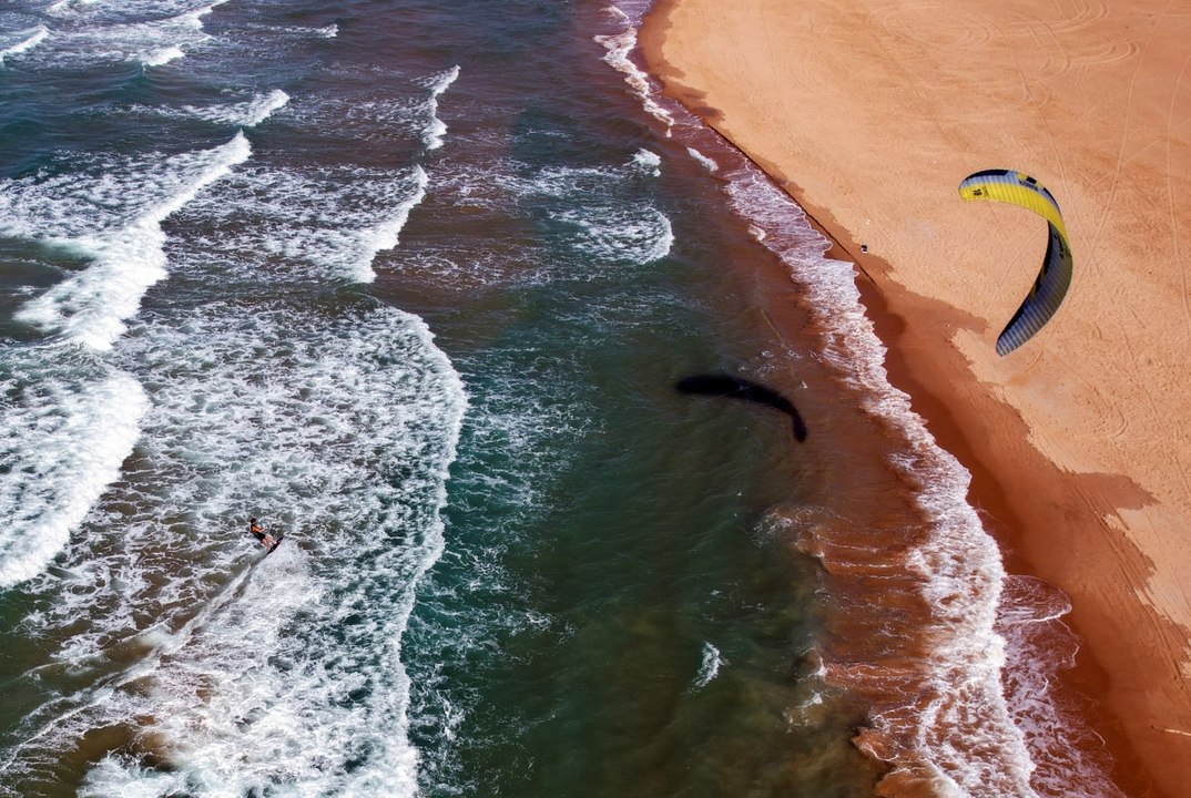 Kilyos sahilleri Miami'ye döndü: Sörfçülerin dalgalarla dansı!