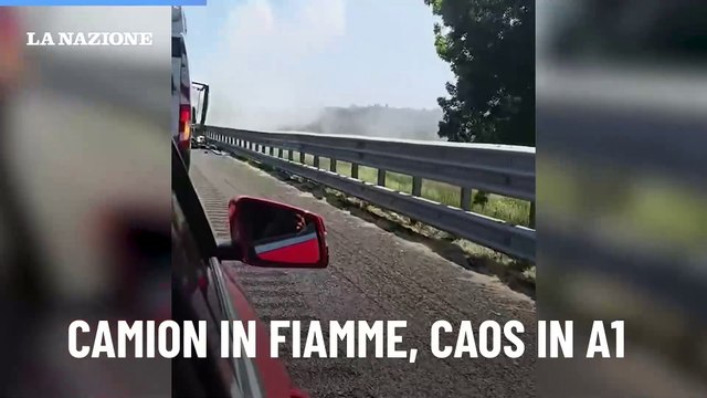 Camion in fiamme, caos in A1