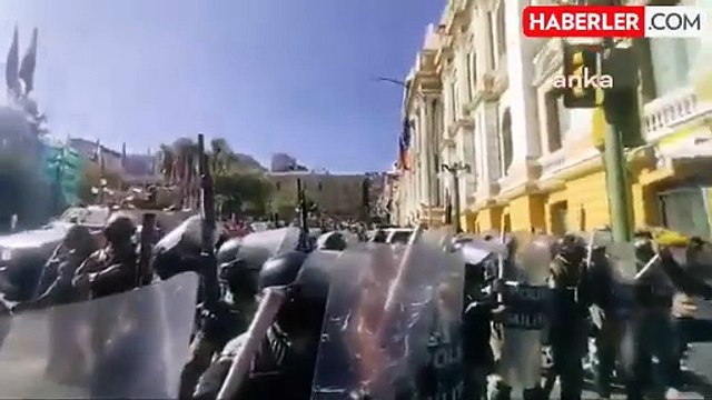Bolivya'da Darbe Girişimi: Silahlı Kuvvetler Başkentten Çekildi
