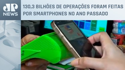 Sete em cada 10 transações bancárias em 2023 foram via celular
