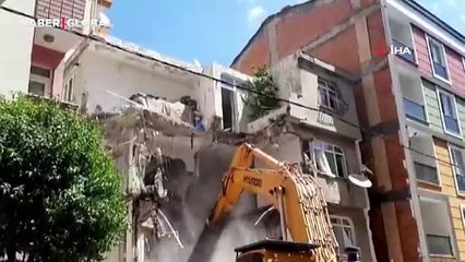 Bahçelievler'de kısmen çöken binanın kontrollü yıkımına başlandı