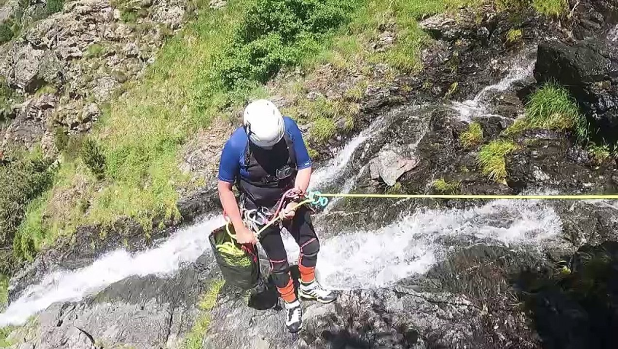 33 Canyon Emay 2023 (Fall To Pieces)