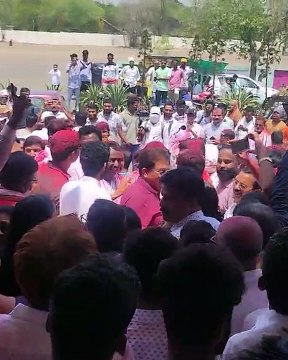 अजितदादांना महायुतीतून बाहेर काढा