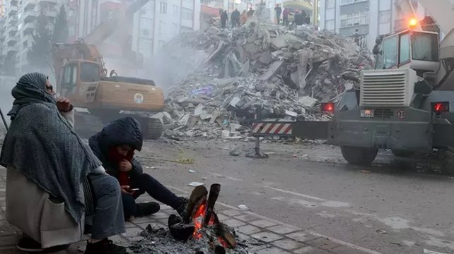 96 kişinin hayatını kaybettiği Alpargün Apartmanı davasında, acılı ailelerden kravatlı savunmaya tepki