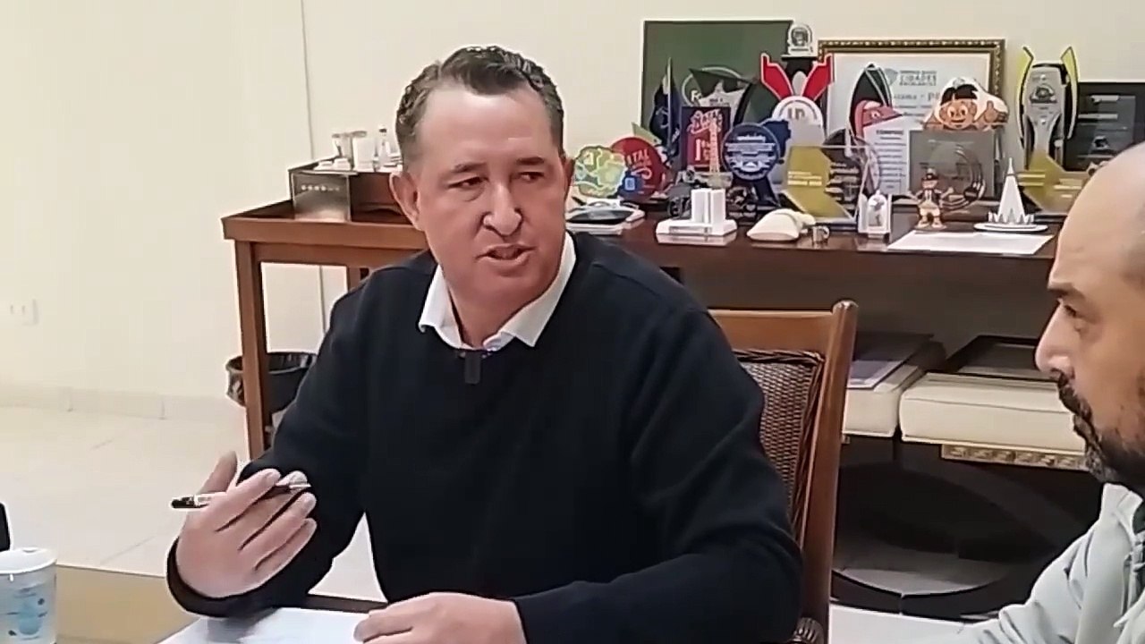 Após decisão da Justiça, Câmara volta a dar posse a Pimentel como prefeito de Umuarama