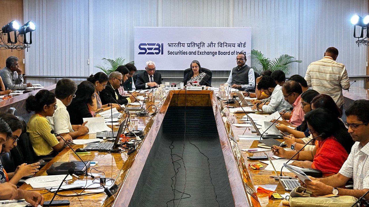 फिनफ्लूएंसर्स पर नकेल कसने की तैयारी, SEBI बोर्ड की बैठक में हुआ ये बड़ा फैसला