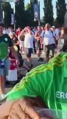 Equilibrista de cerveza que causa furor en la Euro