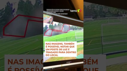 Cratera gigante se abre em campo de futebol nos Estados Unidos #shorts