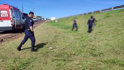 Idoso em surto precisa ser contido pelo Samu e pela GM na PRc-467 em Cascavel