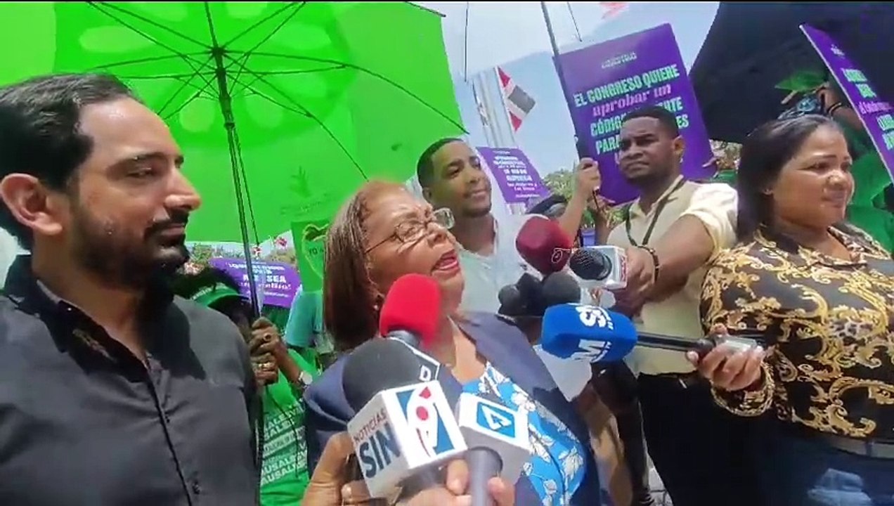 Protestan exigiendo parar aprobación Código Penal sin las 3 causales