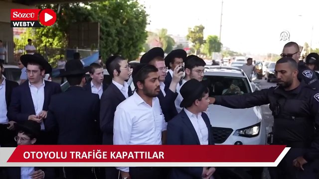 İsrail’in zorunlu askerlik hizmetini protesto etmek için otoyolu trafiğe kapattılar