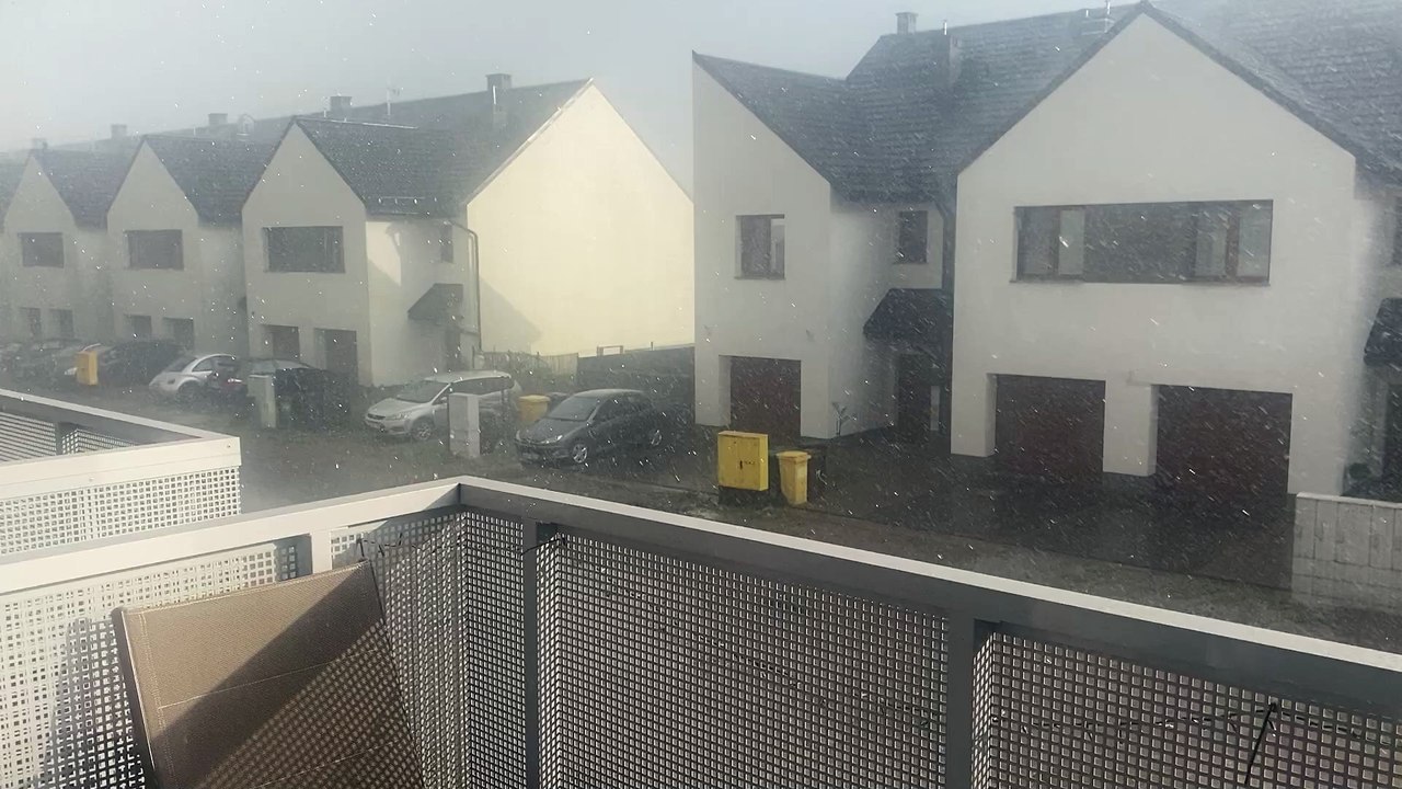 Deszcz i grad w Radwanicach pod Wrocławiem