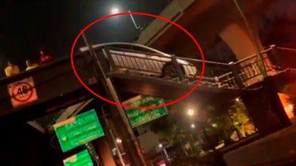 CDMX: Revelan video de coche que intentó cruzar Periférico por un puente peatonal