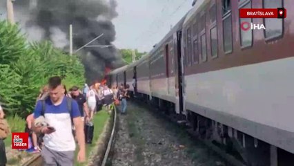 Slovakya’da otobüsle yolcu treni çarpıştı