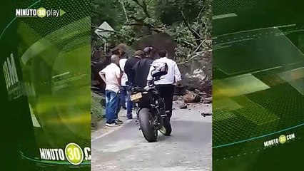 Desprendimiento de rocas gigantes obliga al cierre de la troncal del café en Sinifaná - Bolombolo