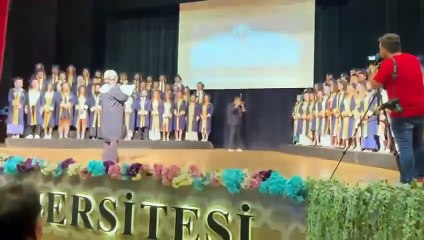 Hipokrat Yemini'ne sansür: Dekan yardımcısı yemini sansürsüz okuyan öğrencileri salondan çıkarttı