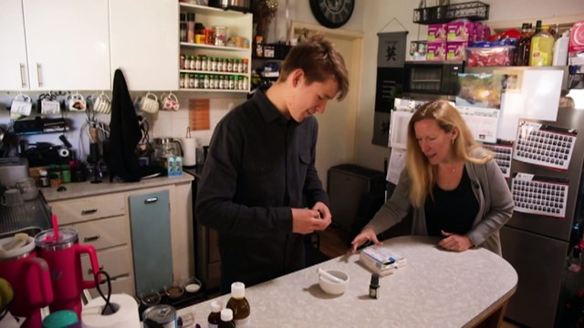 Calls for Australia to implement poverty line to measure number of people struggling to make ends meet