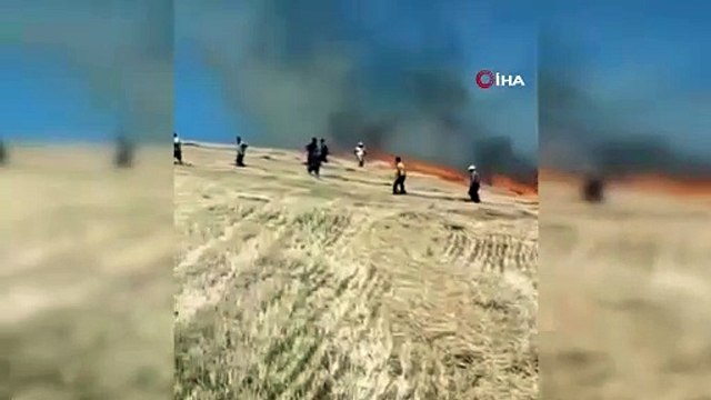 Balya makinesinden çıkan yangında 20 dönümlük tarla zarar gördü