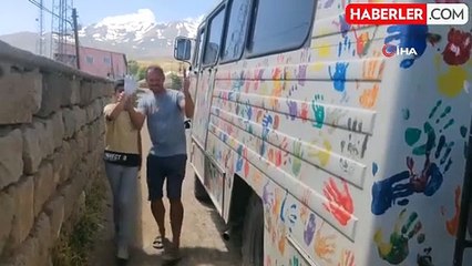 'El Ele' sloganıyla tura çıkan Alman turistler Süphan Dağı'na tırmandı