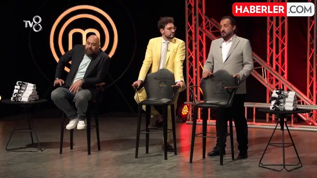 Yıllardır elini gizleyen şef Mehmet Yalçınkaya, başına gelen olayı ilk kez anlattı: 5 yaşındayken 3 parmağım koptu