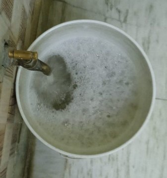 नलों से आ रहा गंदा पानी, लोग हो रहे परेशान