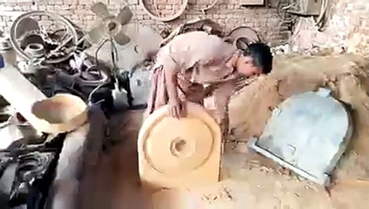 عملية صب الحديد - صنع آلة الدقيق 2