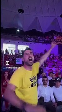 Kickboxing: Mattia Faraoni rischia l'infortunio, ma si conferma campione del mondo. Festa con la maglia di Totti