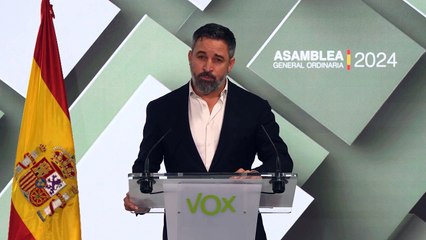 Abascal no rompe con el PP pero presiona a las coaliciones para oponerse al reparto migratorio