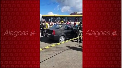 Homem é assassinado a tiros  dentro de carro em avenida de Maceió