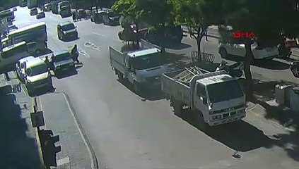 Eşini, 'mini etek giyiyor' diye bacaklarından vurdu, 2'nci duruşmada tahliye oldu