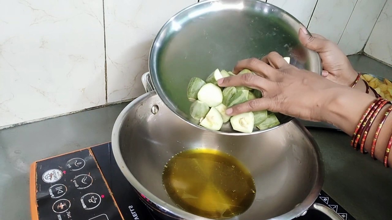 आलू परवल में कसूरी मेथी डालकर बनाया है मैंने /Aalu parwal Mein kasuri methi dal kar banaya hai maine