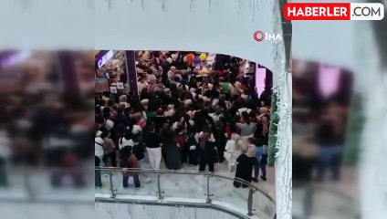 Elazığ'da kozmetik mağazası indirimi izdihama neden oldu