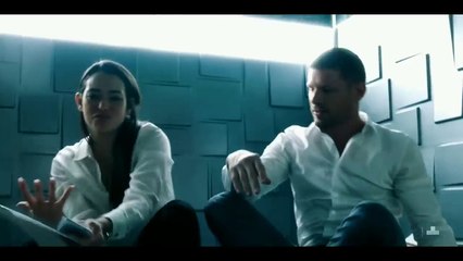 Two Coworkers Stuck In Elevator _ Film_Movie Explained in Hindi_Urdu _ Hindi Story(720P_HD)
