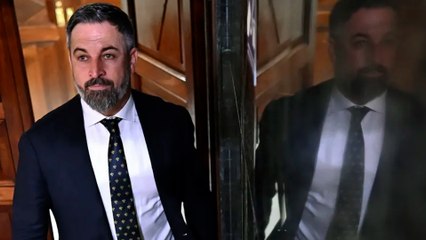 Abascal advierte de que los gobiernos PP-Vox están "amenazados" si esas autonomías no se plantan al reparto de inmigrantes