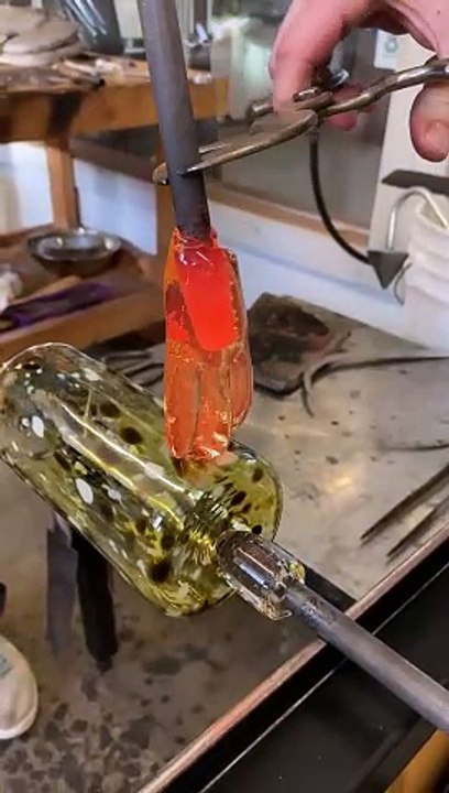 Crafting Cheers: The Art of Glassblowing Beer Mugs