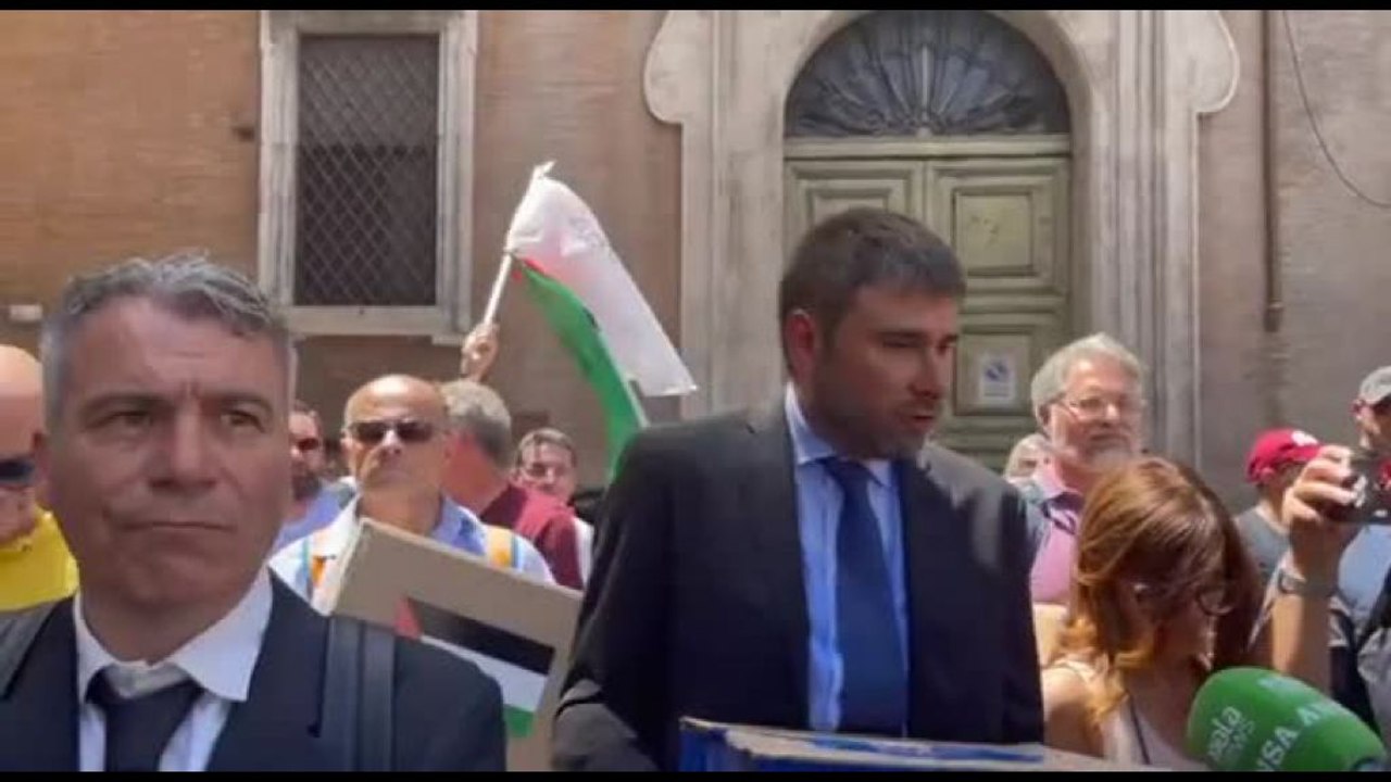 Di Battista: sulla Palestina parlamentari si voltano dall'altra parte