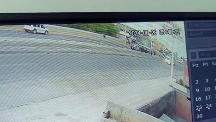 Bismil’de çarpışan 2 otomobilden biri 50 metre sürüklendi: O anlar kamerada