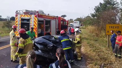 Confirmada a morte de condutor de carro que colidiu com carreta na PR-323, em Umuarama