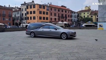 Padova, funerali di Vera Slepoj: l'arrivo del feretro alla basilica di S. Antonio