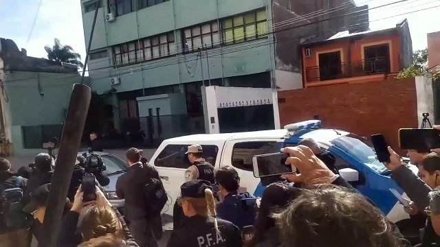 Cristian y José Peña, los dos hermanos de Loan, ingresan a la fiscalía de Goya para declarar