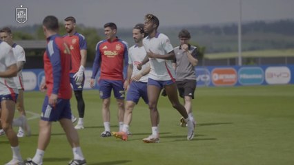 La selección española se entrena para su enfrentamiento contra Georgia